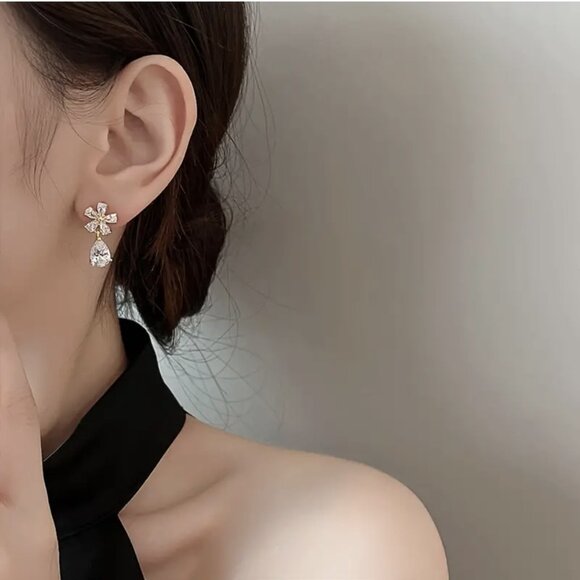 Flower Shape and Droplet Shape Shiny Zircon Dangle Earrings for women - Picture 4 of 5